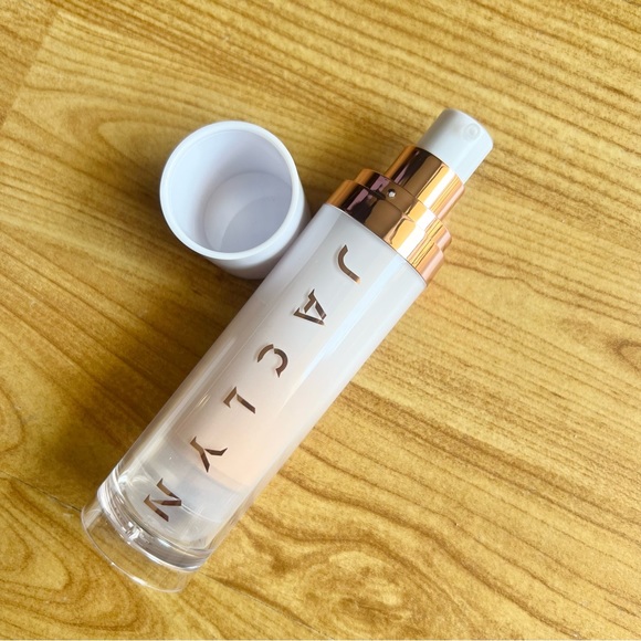 Jaclyn skin perfecting blurring tint - Picture 2 of 4